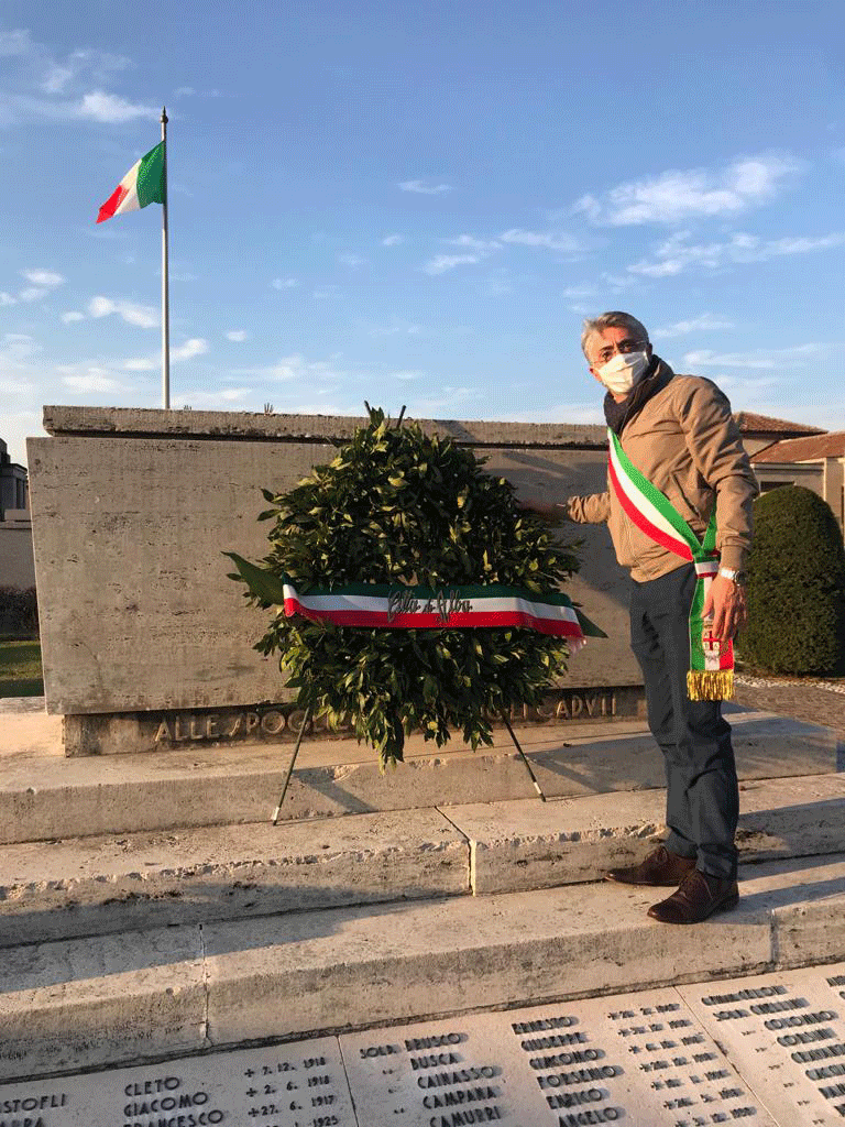 Il sindaco di Alba depone corona d'alloro in memoria dei caduti